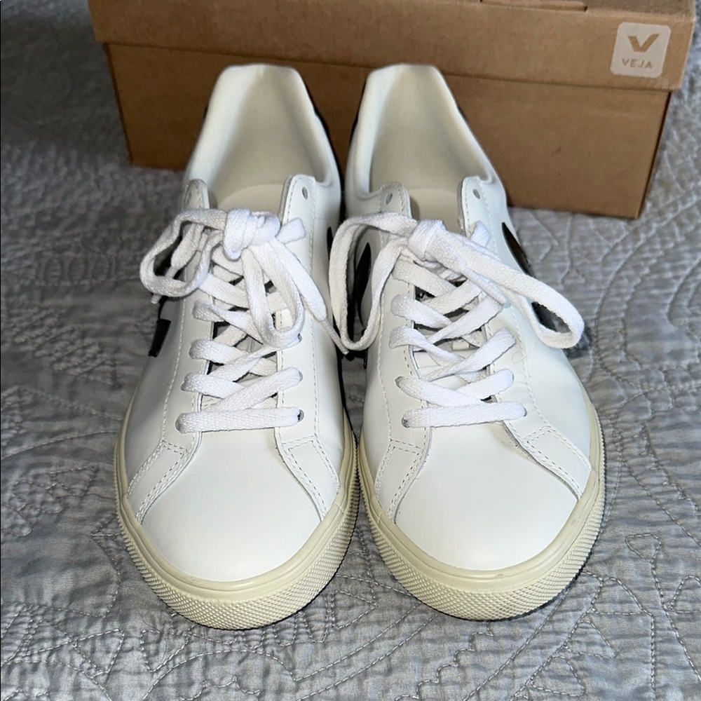 Veja Esplar logo leather White and Black Sneakers - Picture 2 of 8